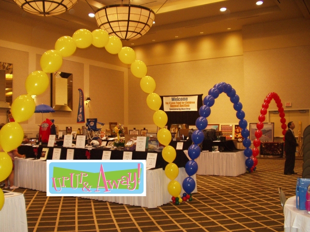 Link Balloon Arch | Up, Up & Away!